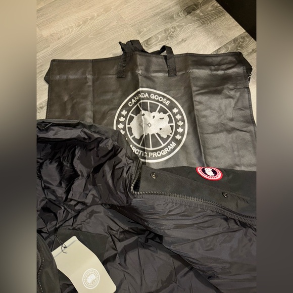CANADA GOOSE JACKETS - Picture 5 of 6